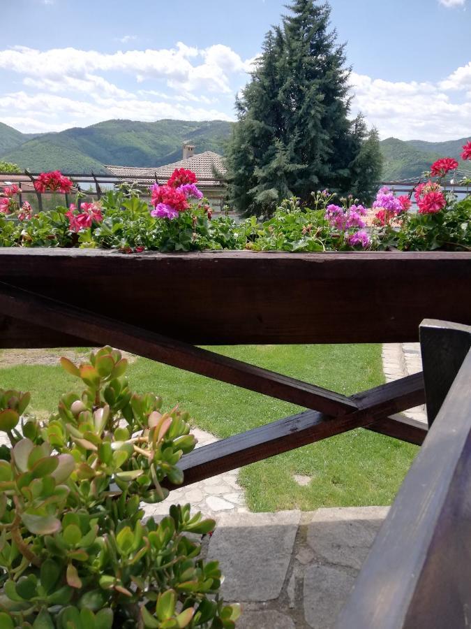 Trifon Zarezan Family Hotel Glavatartsi Bagian luar foto