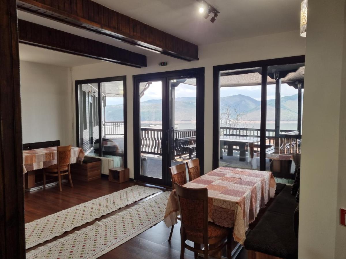 Trifon Zarezan Family Hotel Glavatartsi Bagian luar foto