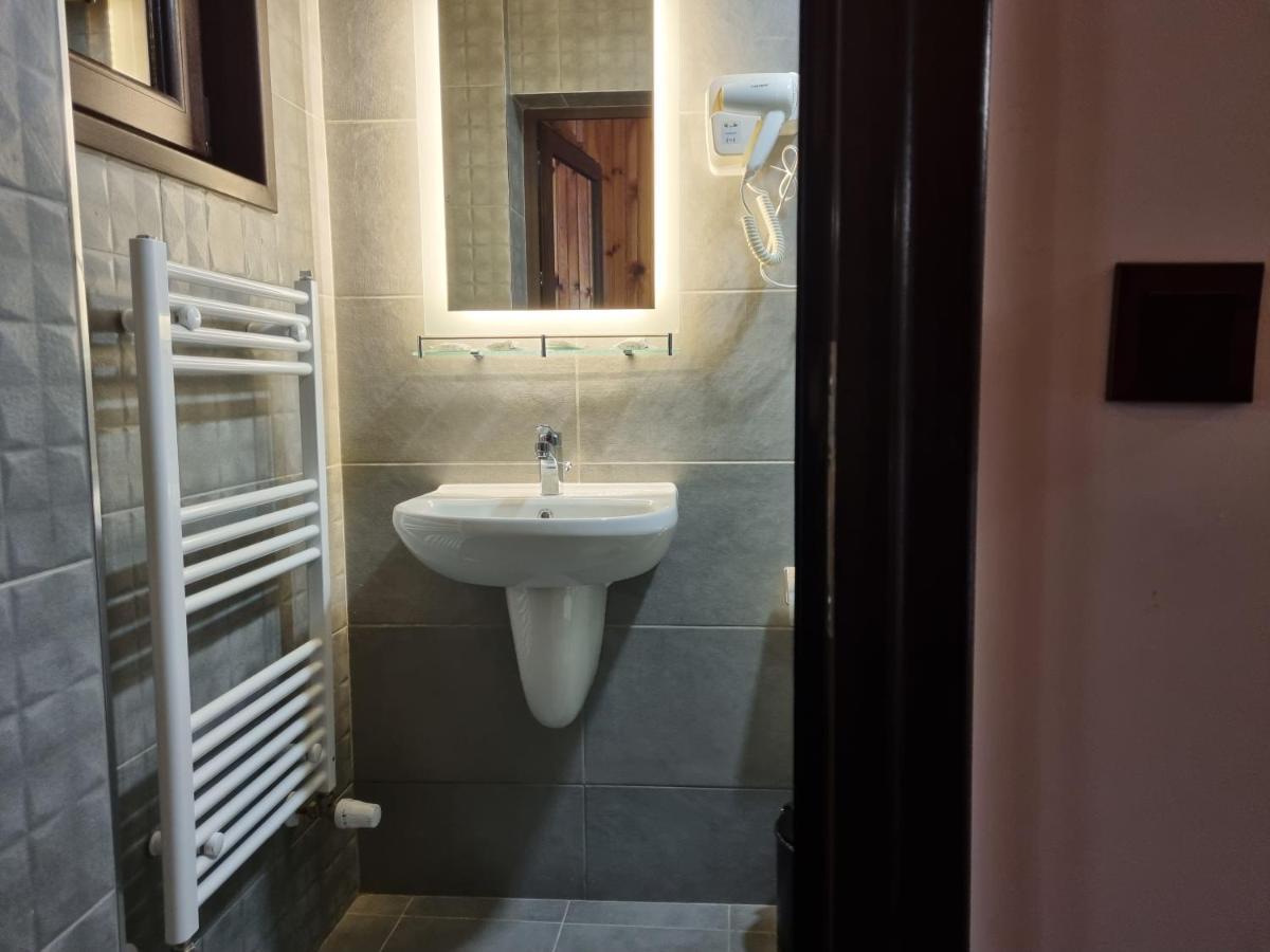 Trifon Zarezan Family Hotel Glavatartsi Bagian luar foto