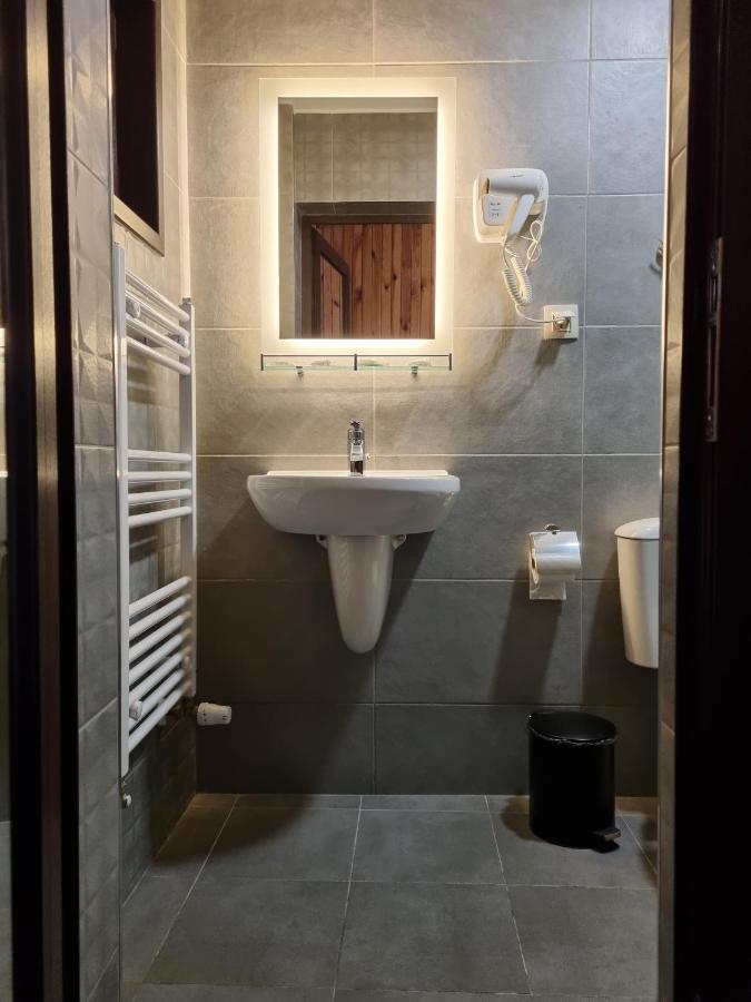 Trifon Zarezan Family Hotel Glavatartsi Bagian luar foto