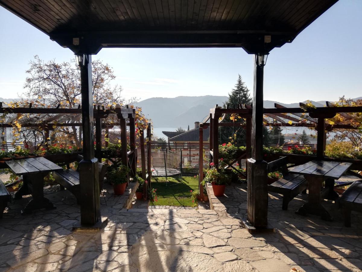 Trifon Zarezan Family Hotel Glavatartsi Bagian luar foto